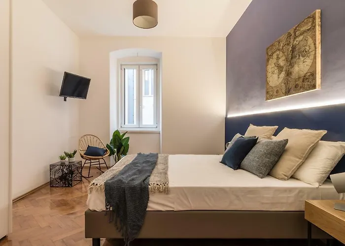 Pregiata Con Bagno Privato - Blu Di Prussia * Trieste