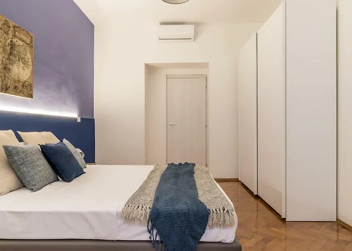 Pregiata Con Bagno Privato - Blu Di Prussia
